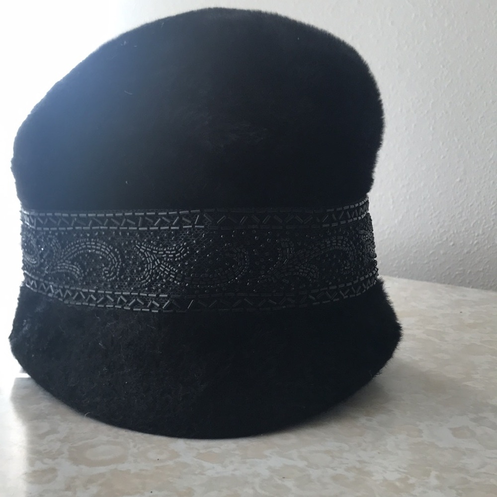 Vintage Jan Leslie Beaded Furry Hat - Picture 6 of 10